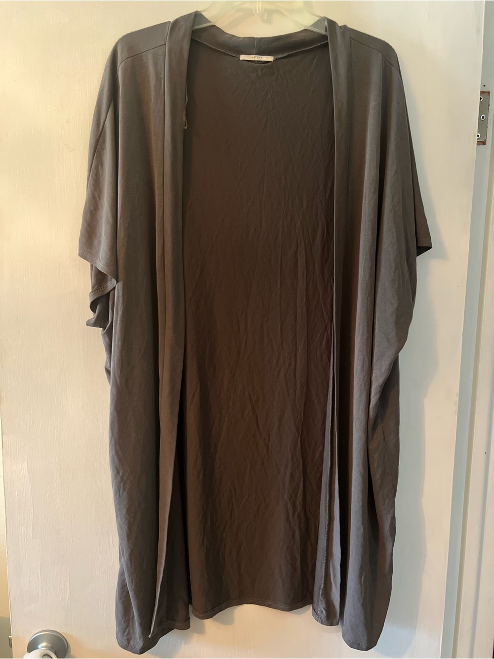 Le Lis Women's Open-Front Short-Sleeve Cardigan in Charcoal Gray/greenish